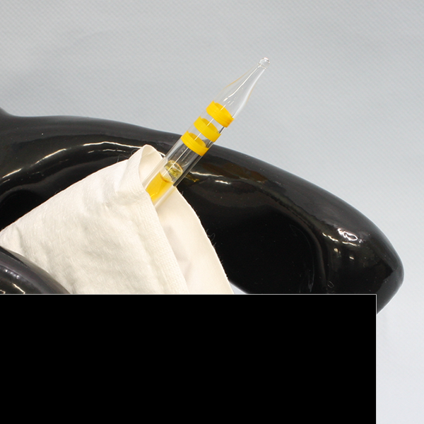 検知管は10℃以下では利用できません。低温で使う場合には市販の使い捨てカイロをつかって検知管を温めながら指定の手順で検知管を利用してください。